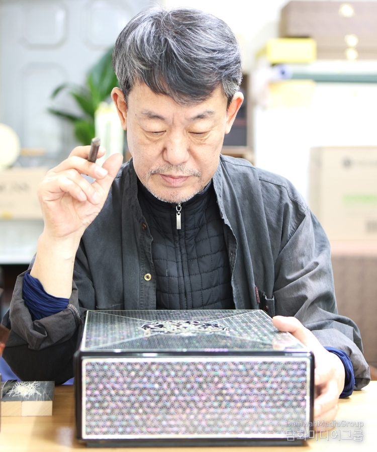 국가무형문화재 나전장 최상훈, (사진=담화미디어그룹)