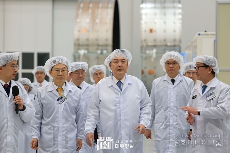 3월 13일 윤석열 대통령은 경남 사천 한국항공우주산업(KAI)에서 개최된 대한민국 우주산업 클러스터 출범행사에 참석했다.(사진=대통령실)