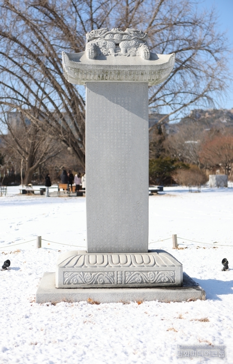 경복궁 국립 민속박물관 옆에 있는 북관대첩비 복제비 