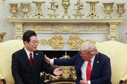 [속보] 한미정상회담 종료… 긴장 속 출발, 미소 속 마무리