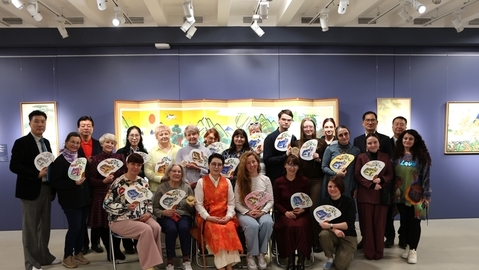 K-민화의 붓끝에서 피어난 평화 “벨라루스에서 다시 확인한 한국 전통 美의 힘”