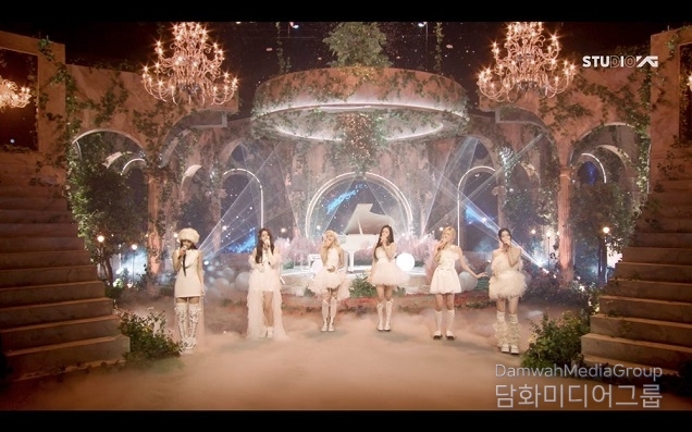 YG 베이비몬스터, 'Stuck In The Middle' 라이브 무대 첫 공개!!