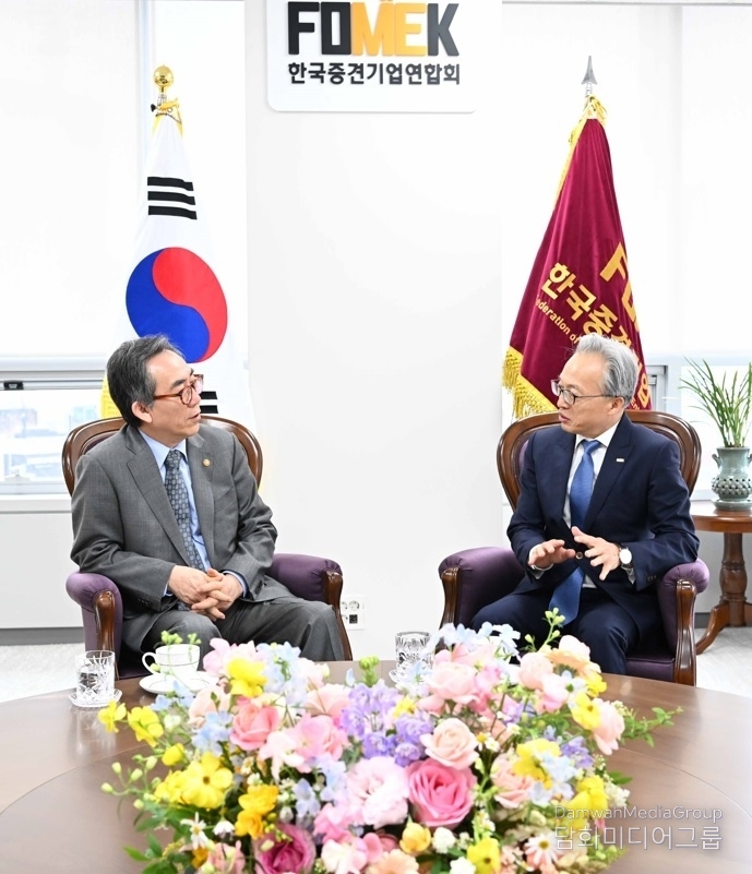 다가가는 경제·민생 외교, '수출선도 기업군' 중견기업계와 첫 소통