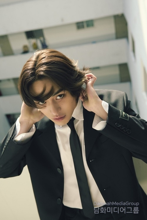 ‘솔로 데뷔’ 루카스, 첫 싱글로 선사할 새로운 음악 색깔!