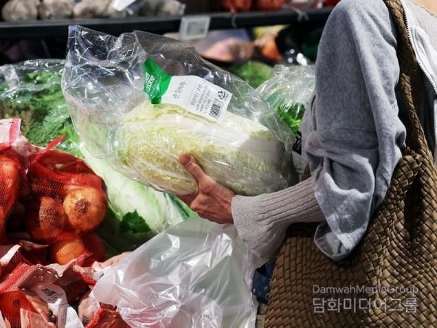 배추값 ‘최대 40% 할인’ 지원 지속…정부, 가격 안정 총력 대응